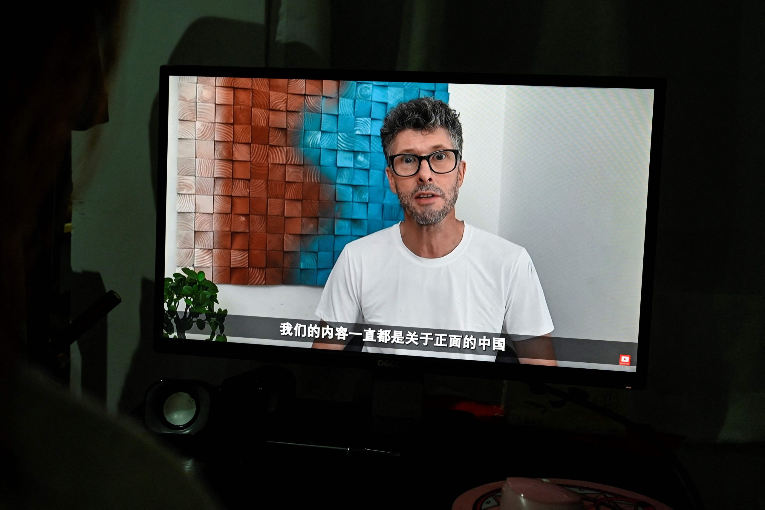 指責西方抹黑製造對立  外國Youtuber為華髮聲 