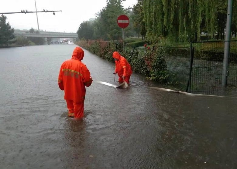 看世界兩圖／中多處暴雨淹水  湖北鄂坪水電站局部塌陷疏散5000多人  