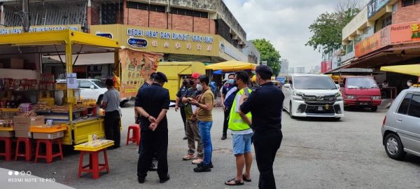 霸车位阻碍交通 隆市局发通告禁路边摊 地方 大都会 都市动态 星洲网sin Chew Daily