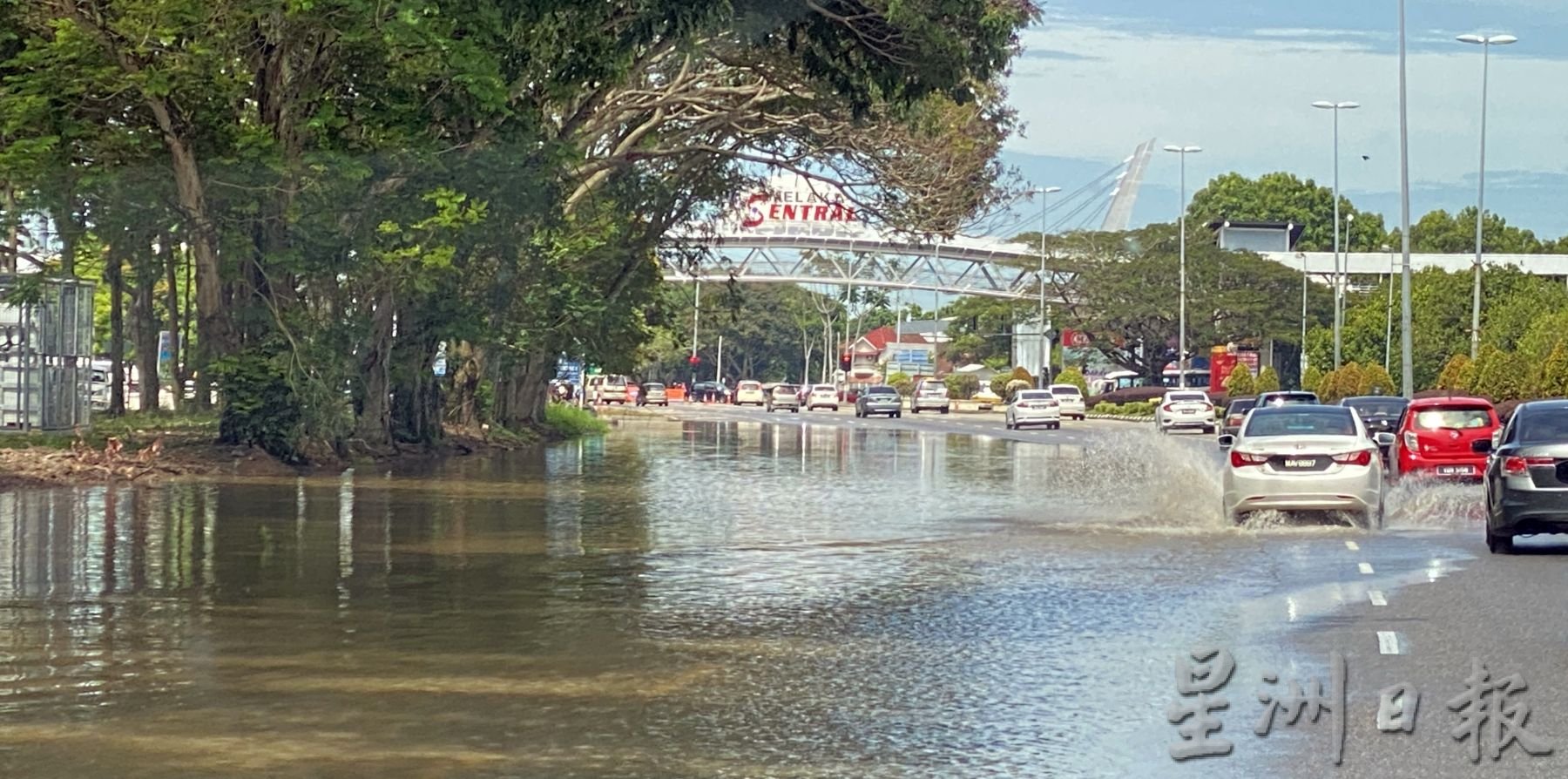 （古城封底主文）画页：水灾来袭，人民生活一团乱