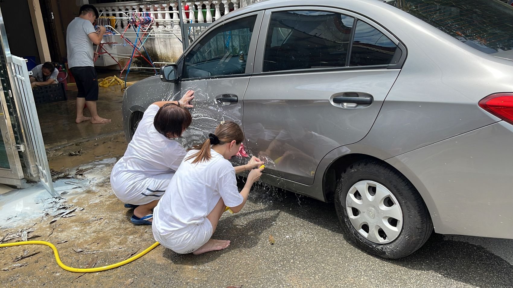 （古城封面主文）水灾过后·佳林园居民疲于收拾残局