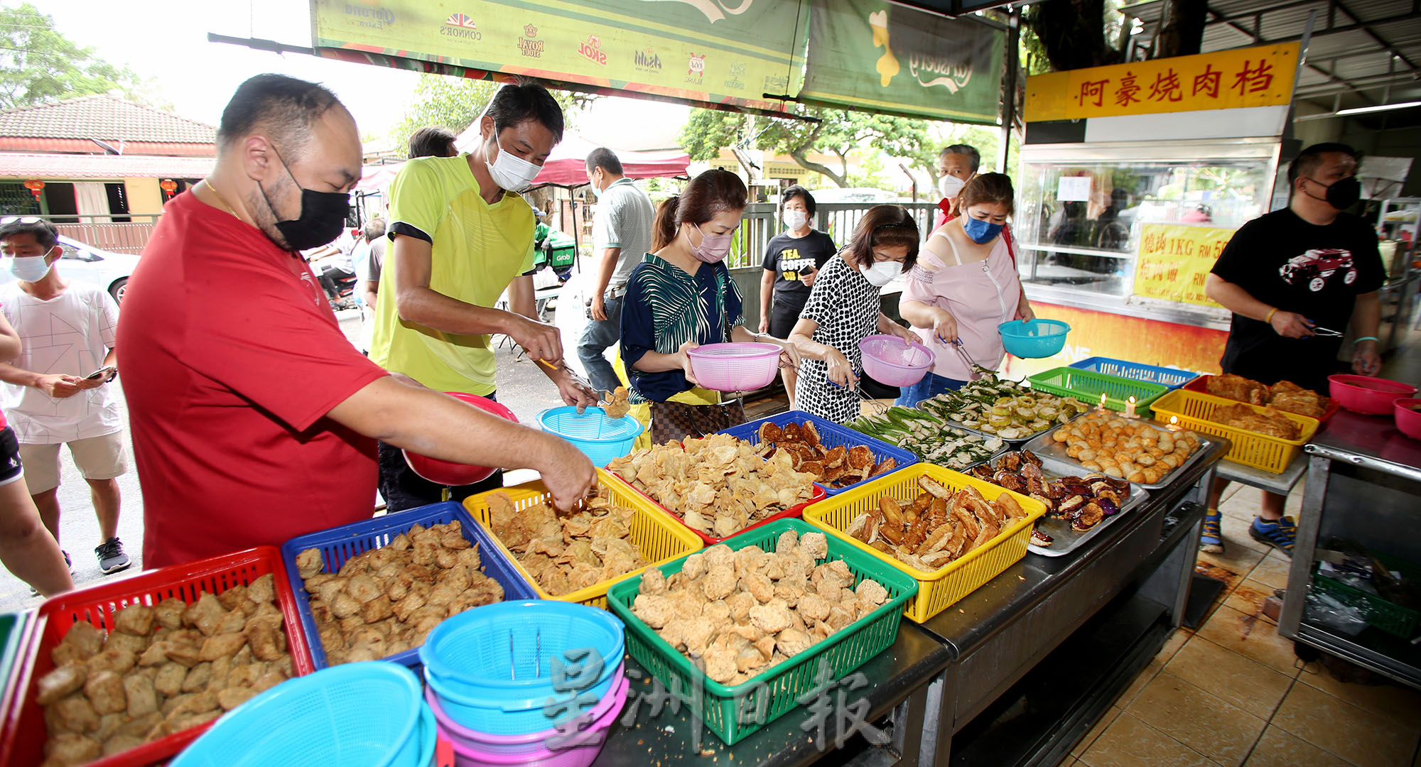 大霹雳时事焦点／供不应求 边制作边补货  游客“秒杀”怡土产美食