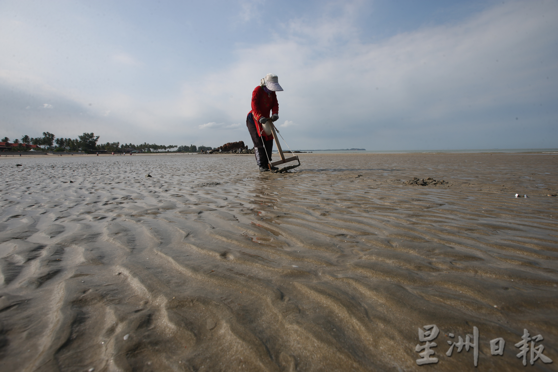 **已签发（请置头条）**柔：封面：【复苏期中乡镇游】之边佳兰：来听海浪声抚慰郁闷心情，重现心底“蓝天”