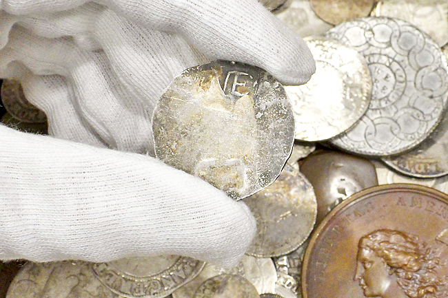 拼盘／1652年银币拍卖　35万美元高价成交