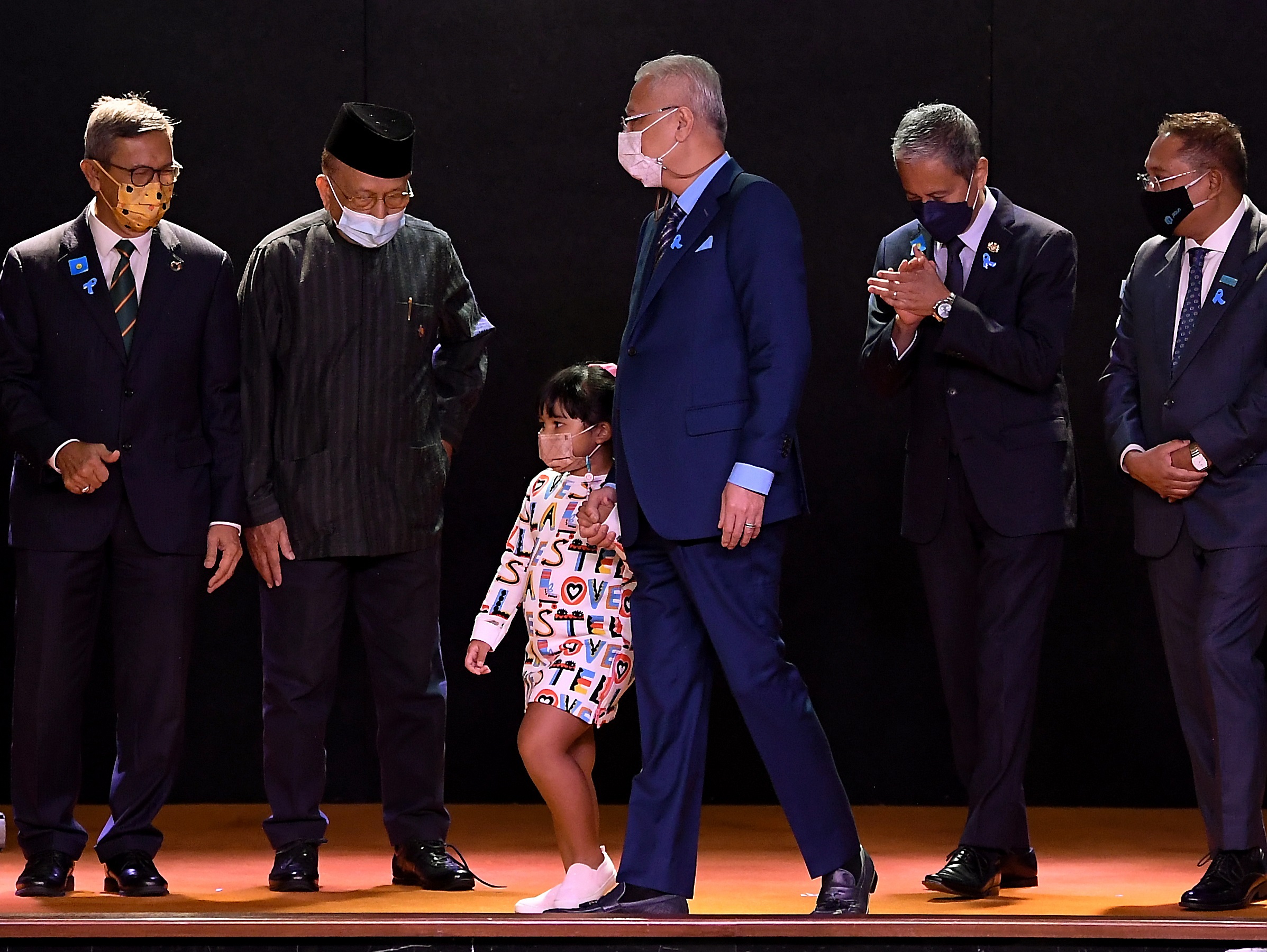 最疼就是她！首相帶孫女亮相成焦點