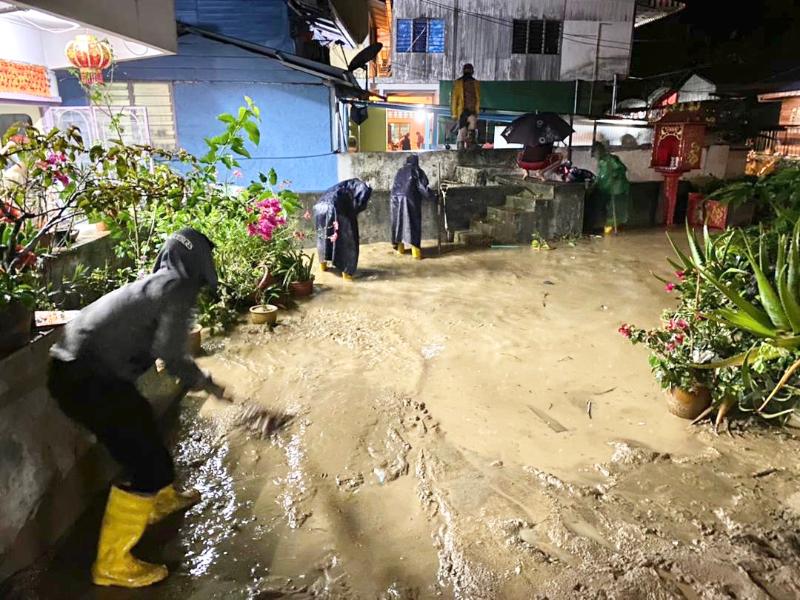 金马仑直冷甲豪雨成灾 泥浆入村40户受影响