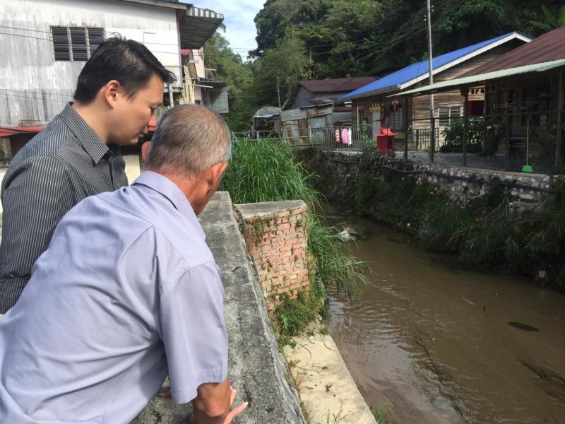 金马仑直冷甲豪雨成灾 泥浆入村40户受影响