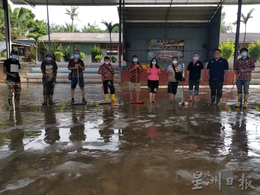 东：联增华小软硬体设备严重损坏，校方即日起发动筹募“风雨同行.爱我联增”水灾重建基金，希望热心教育人士慷慨解囊给予协助。   