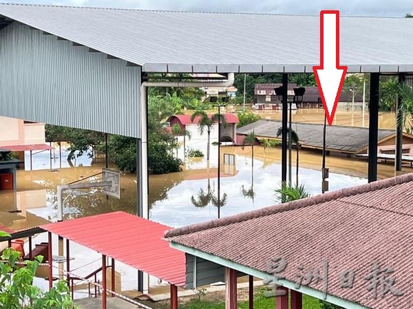 东：联增华小软硬体设备严重损坏，校方即日起发动筹募“风雨同行.爱我联增”水灾重建基金，希望热心教育人士慷慨解囊给予协助。   