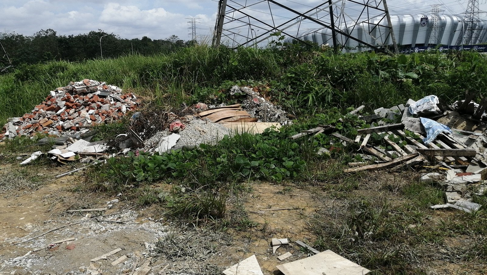 柔：【民生特工队】私人土地成非法垃圾场