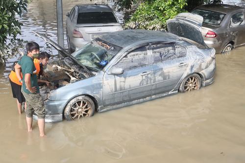 汽车泡水中 买全保也不能索赔 刘玉冰：除非有加保天灾险