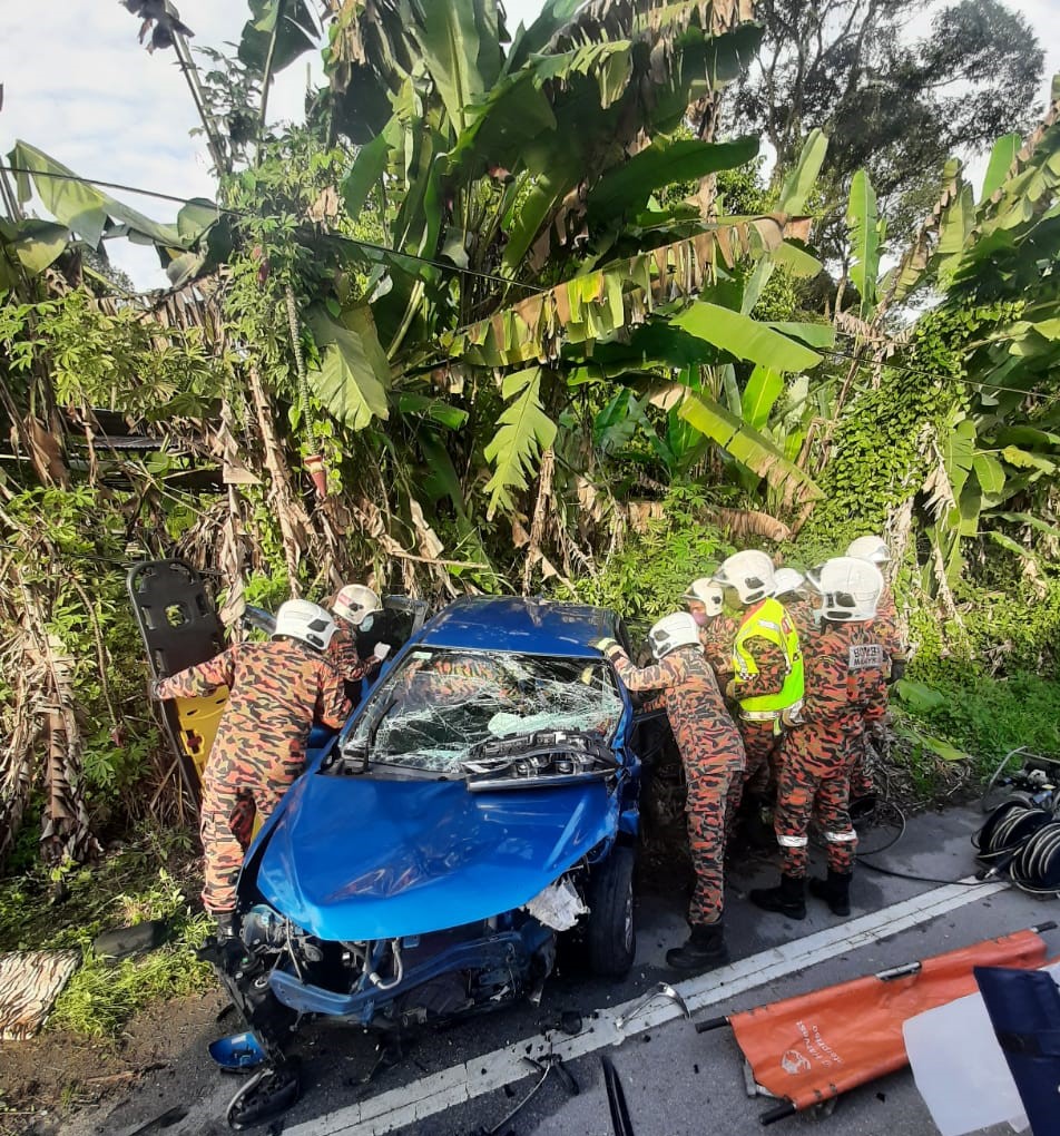 轎車駛入反車道2車相撞 3女子受傷送院治療