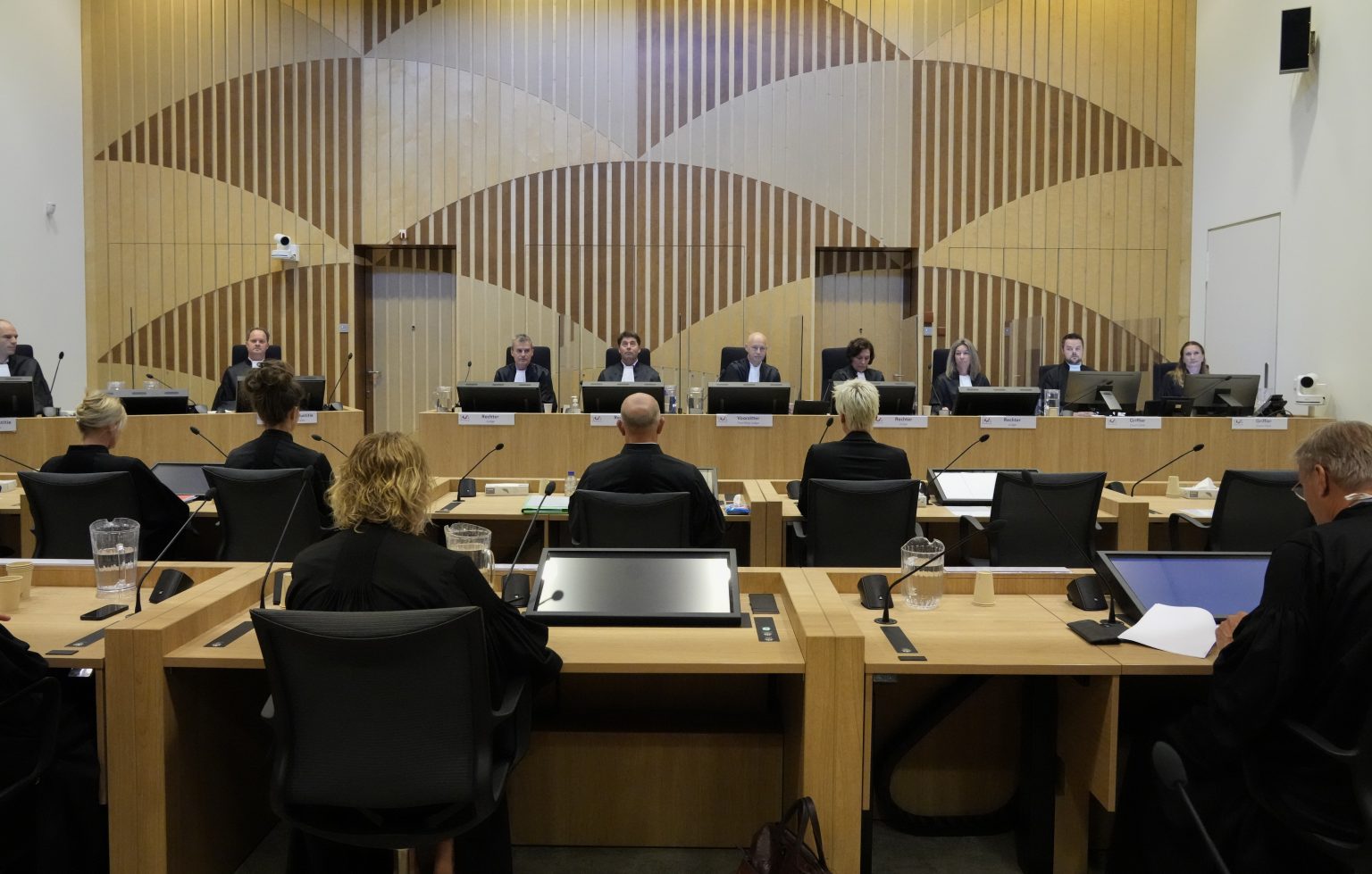 （给全国用） 荷兰检方要求对MH17案嫌犯判刑