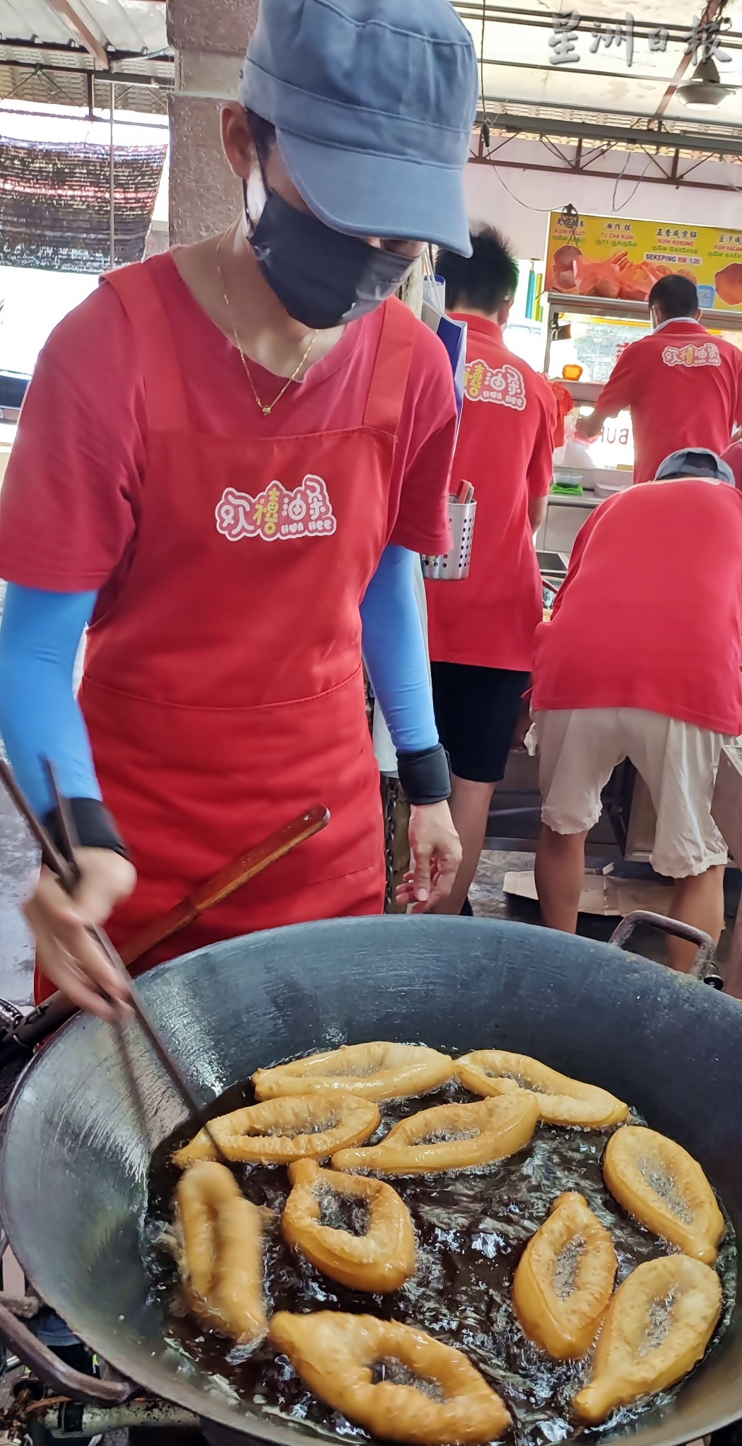 ★1月2日刊登／大霹雳封底主文／【人气美食】安顺欢禧油炸粿火红 