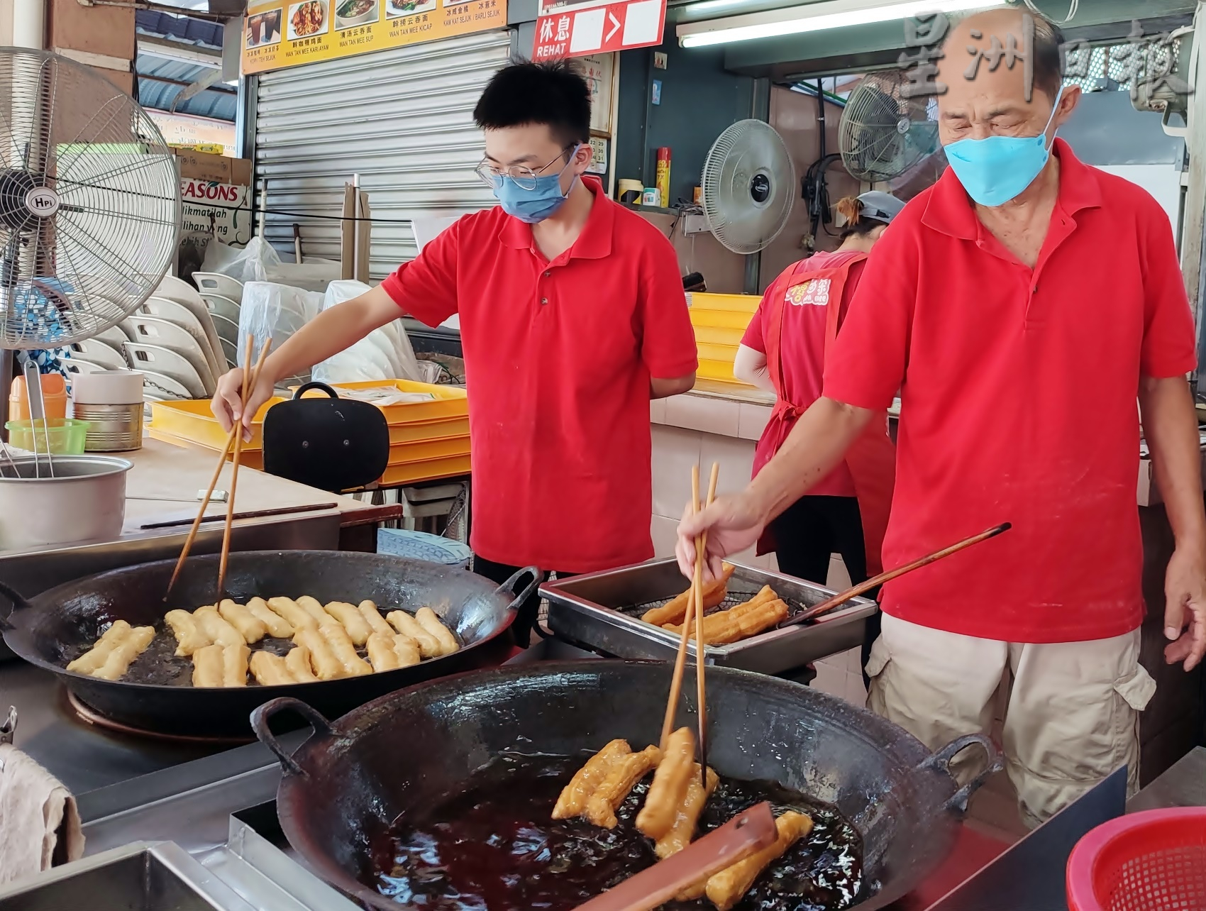 ★1月2日刊登／大霹雳封底主文／【人气美食】安顺欢禧油炸粿火红 