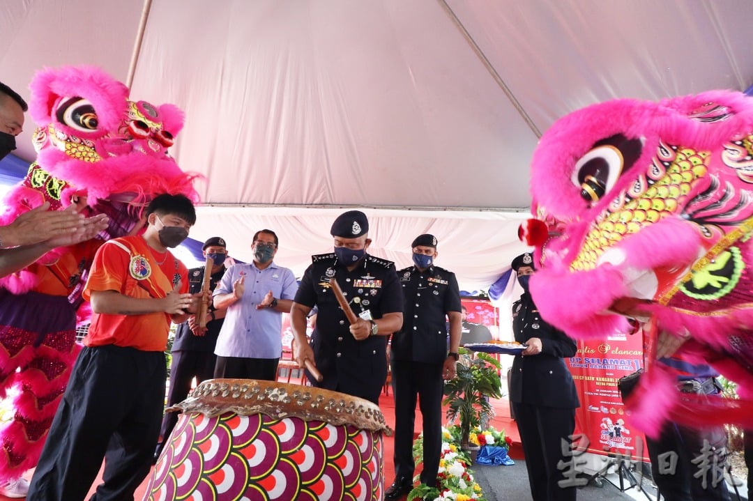 柔：版三头条：安全行动“开跑，柔总警长促民众安全驾驶