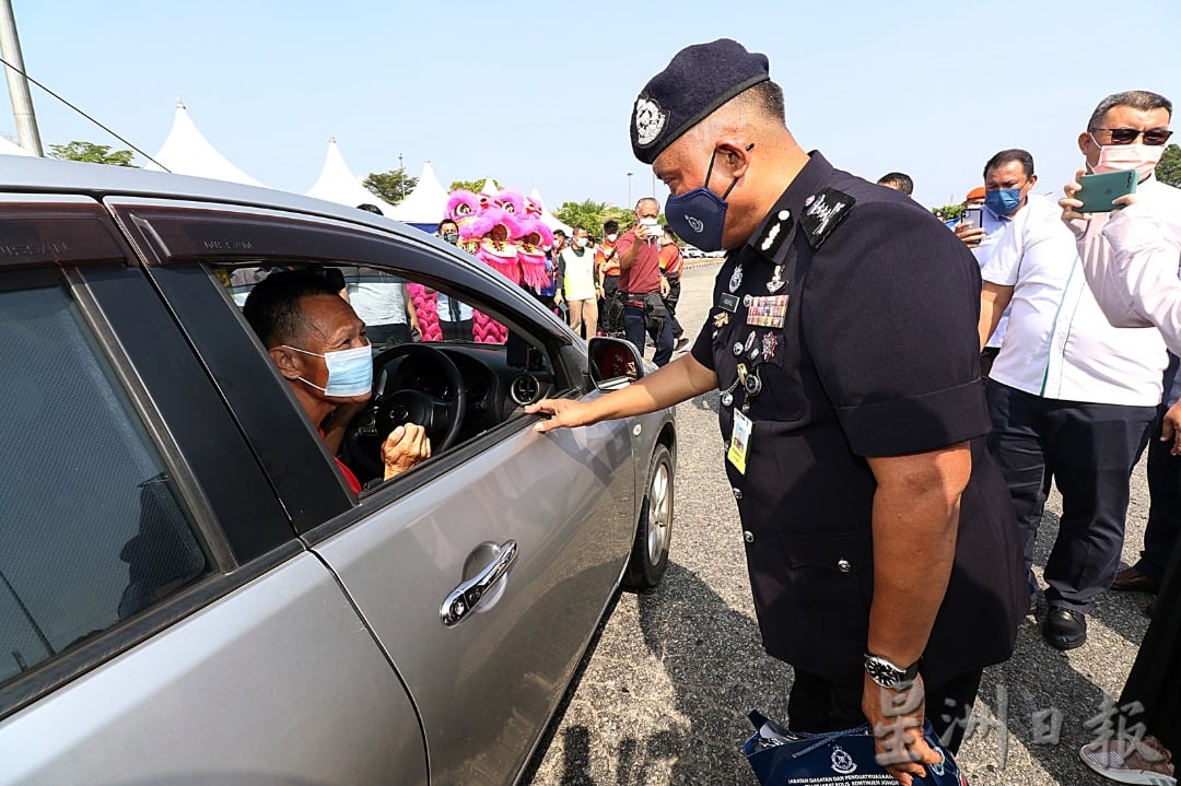 柔：版三头条：安全行动“开跑，柔总警长促民众安全驾驶