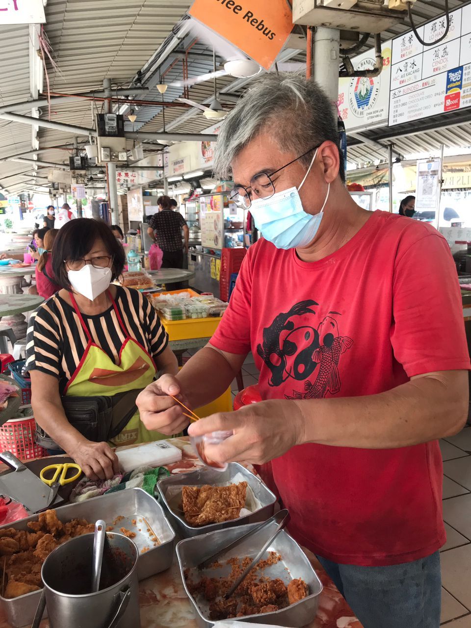 （古城第二版主文）甲甚少用订书钉固定食物包装 小贩担心老人小孩误食