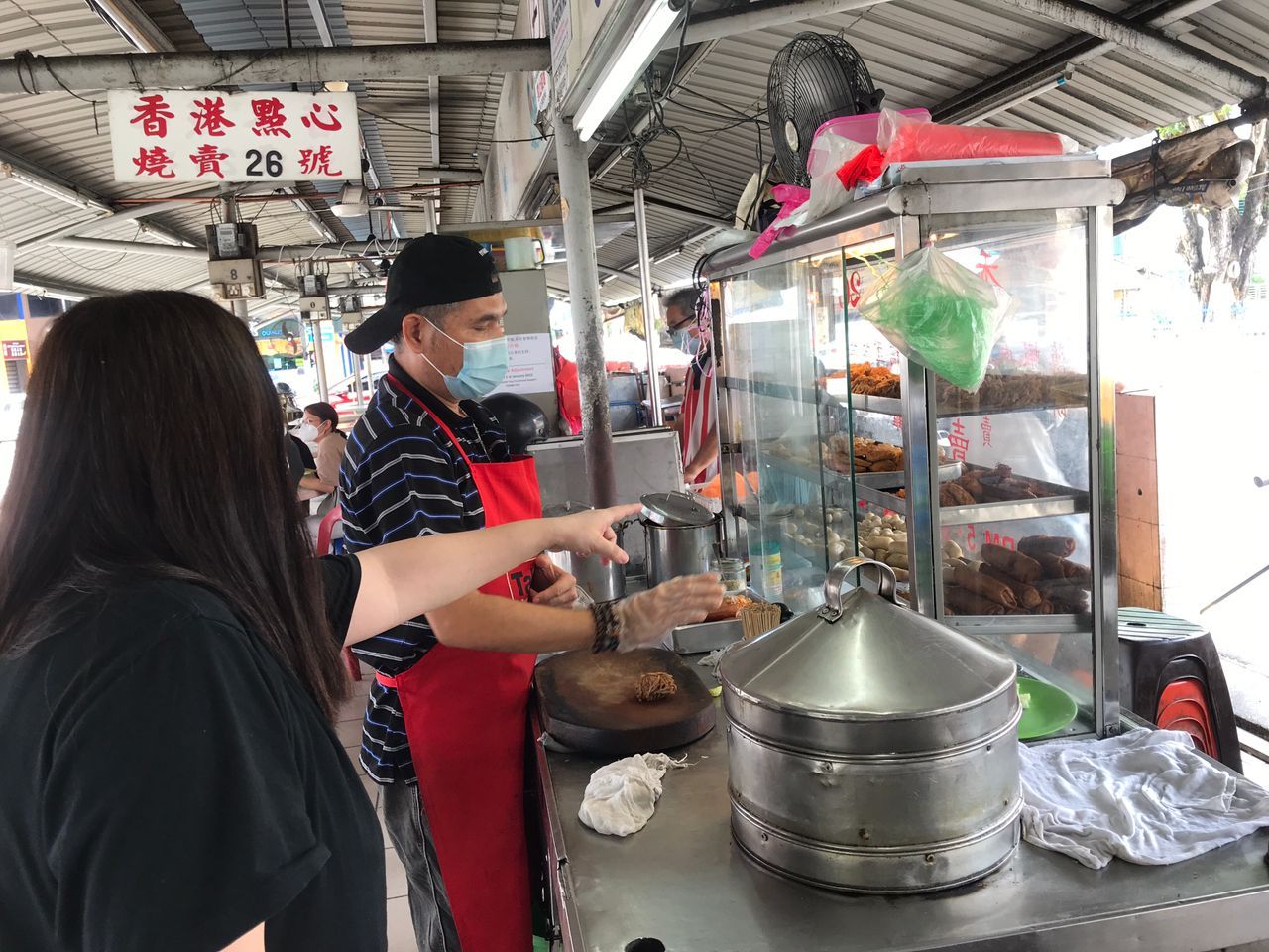 （古城第二版主文）甲甚少用订书钉固定食物包装 小贩担心老人小孩误食