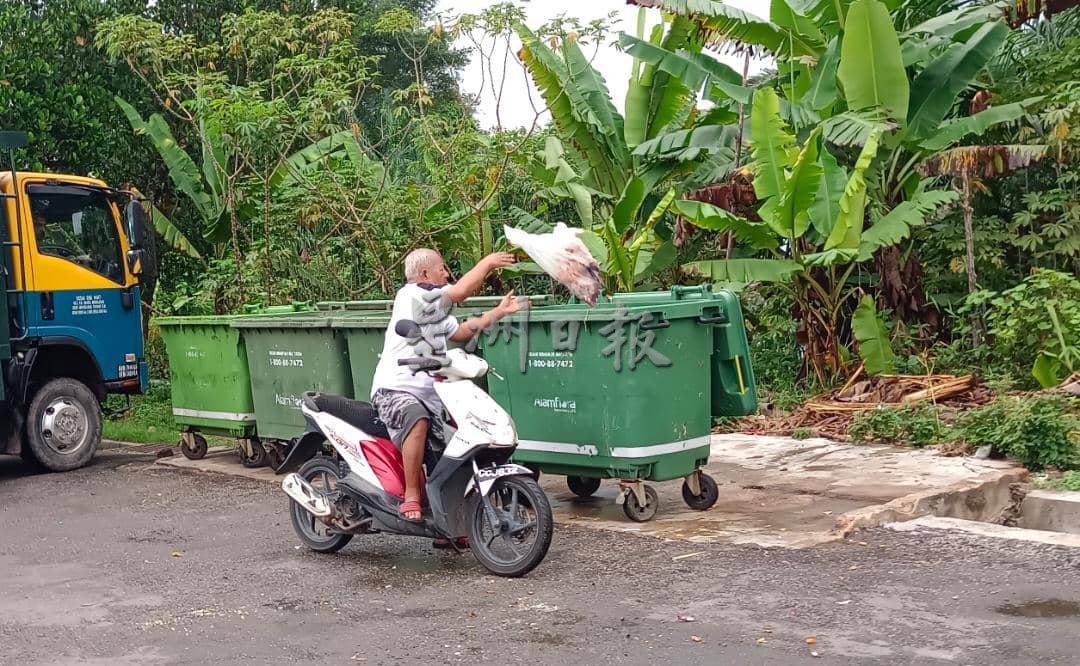 东：直凉大街垃圾槽问题棘手·县议会探讨移走垃圾槽