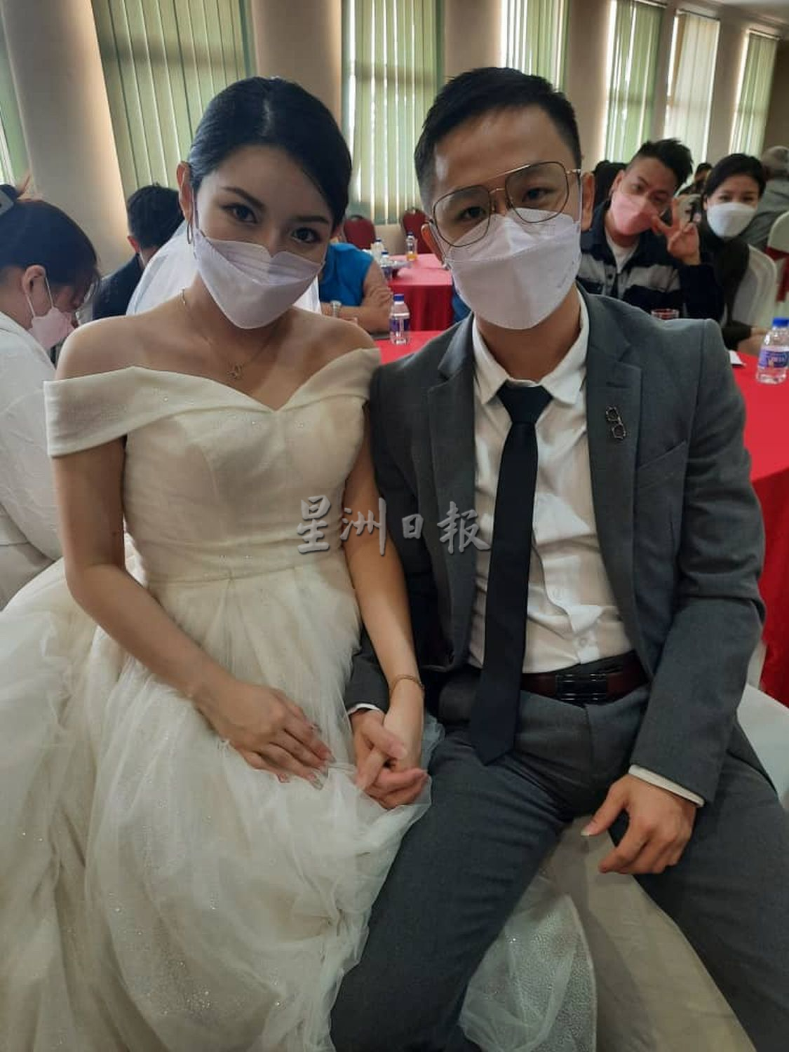 （古城封面副文）10對新人在甲國民登記局註冊結婚