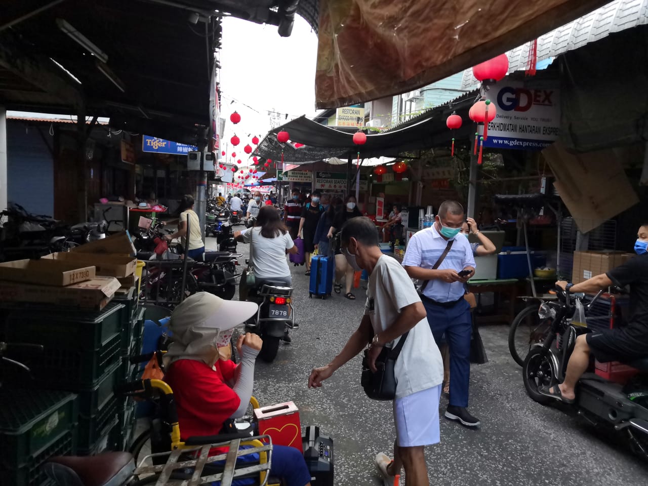 me03头-大都会/吉胆岛新春迎来返乡及游客人潮，住宿全爆满！／12图（可选下）