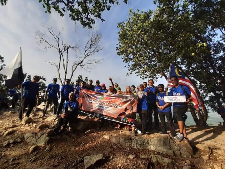 东：彭亨登山日·150人登诗诺兰山