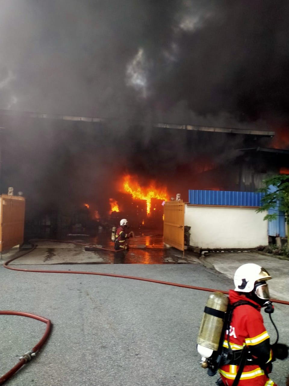 制線工廠倉庫起火 50%面積遭燒毀