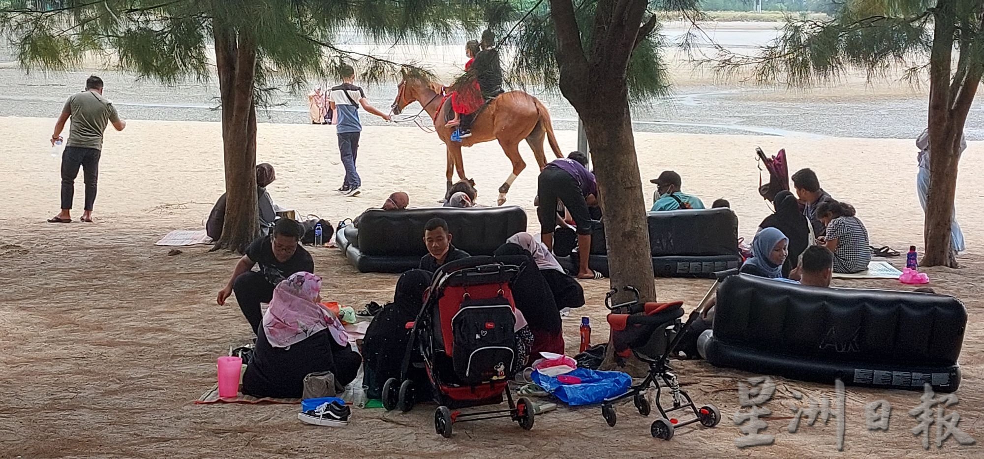 （古城第四版主文）吉里望海滩依然充满旅游业充满生机