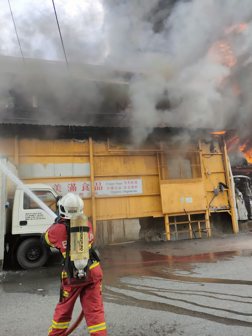 3間店鋪起火·無人傷亡