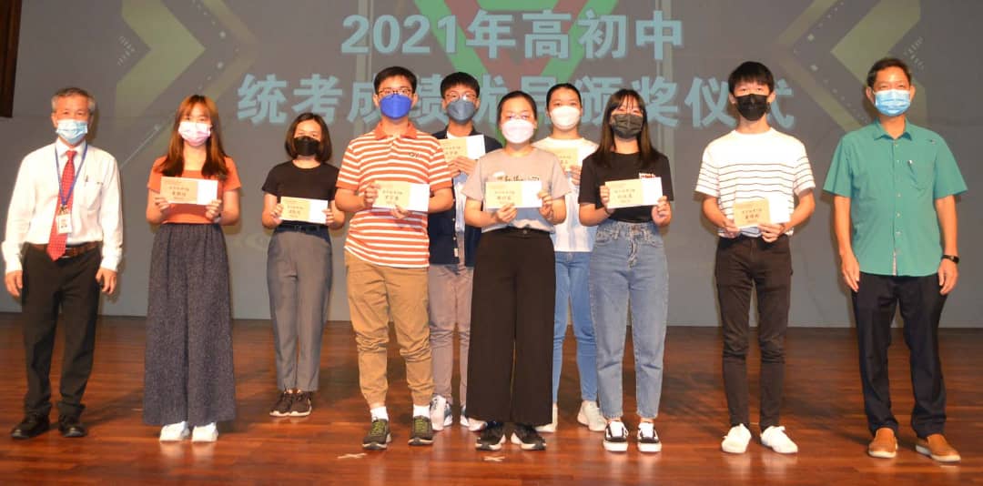 柔：麻坡中化2020年升学率达82%，没受疫情危机影响