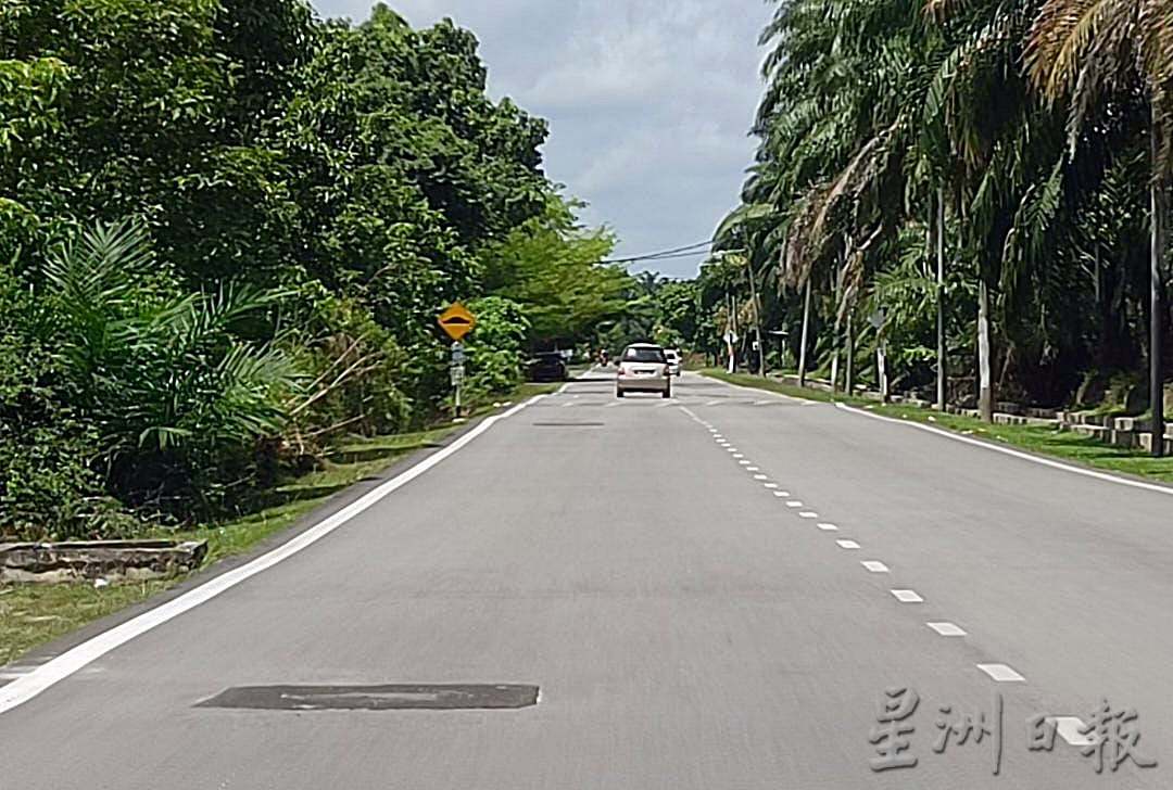 东：吉拉央玛慕花园道路铁盖水平提升