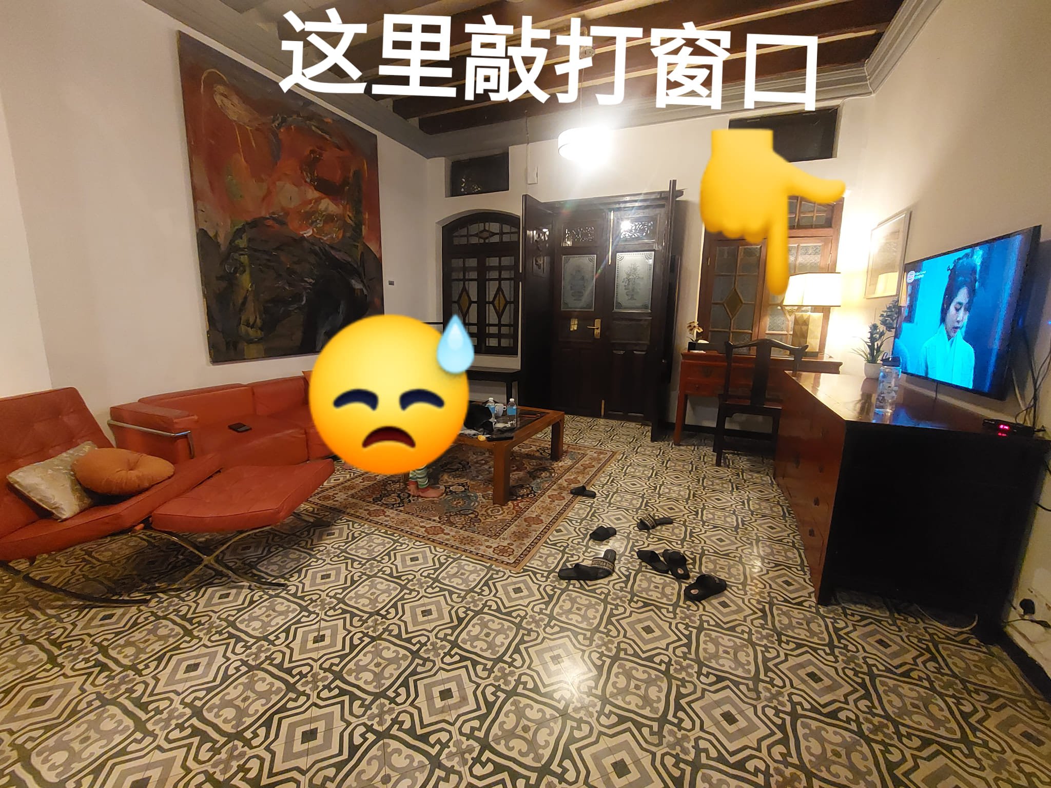 称入住“猛鬼酒店”被吓坏！酒店：“是精神病流浪汉搞鬼”