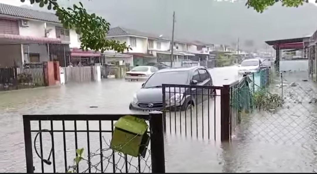 大霹雳时事焦点／骤雨袭怡保多地闪电水灾 白兰园水位达4尺