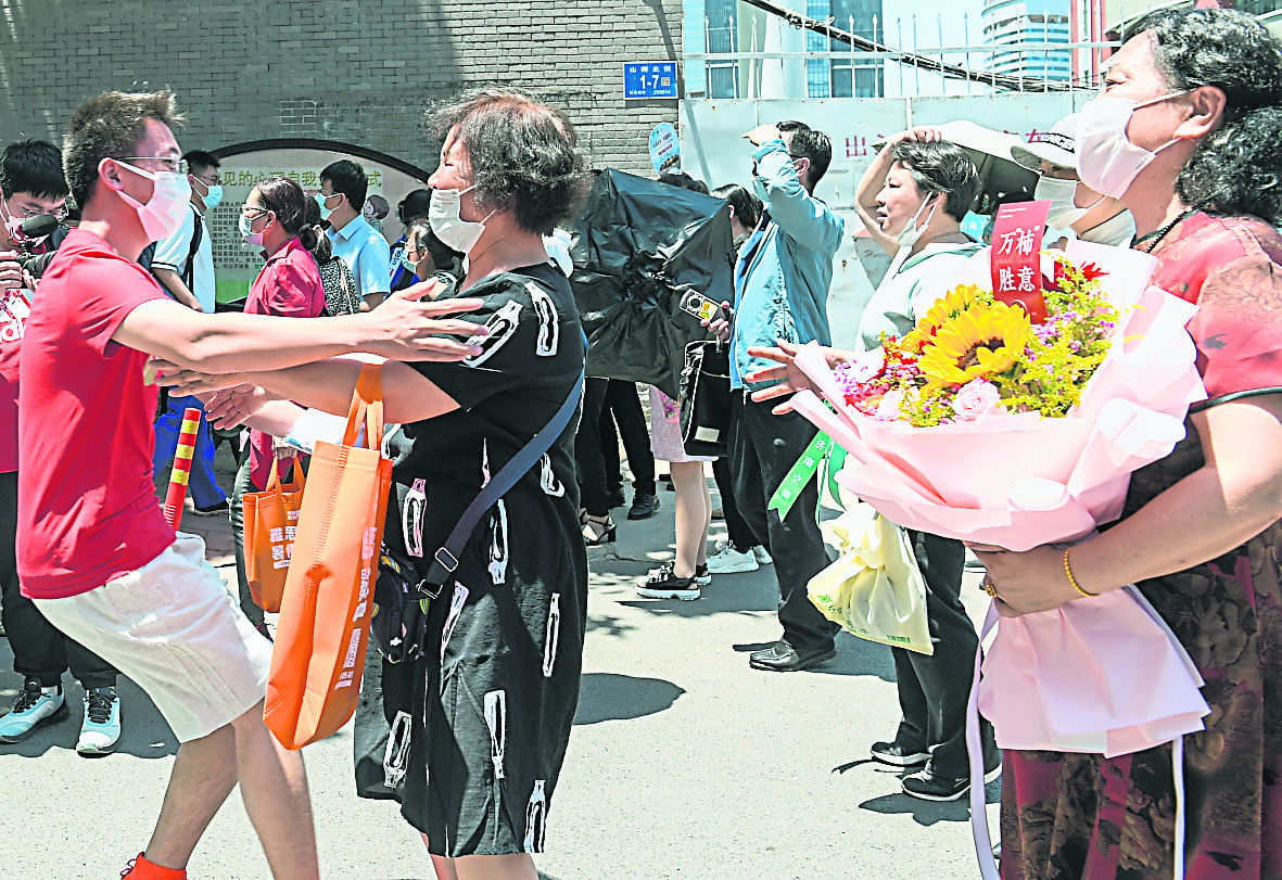  天下事 各地作文题不一    网民叹《红楼梦》最难  