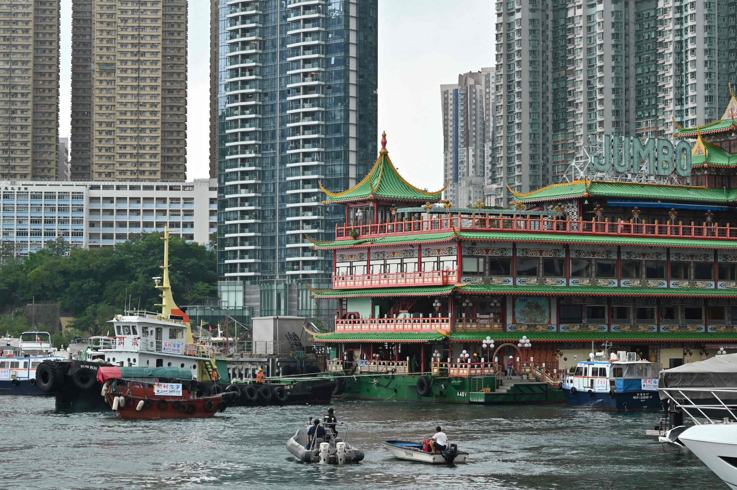 天下事   港人不胜唏嘘 珍宝海鲜舫长眠南海