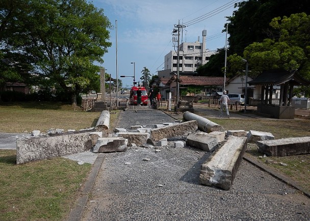 日本石川縣5.2級地震 神社鳥居倒塌