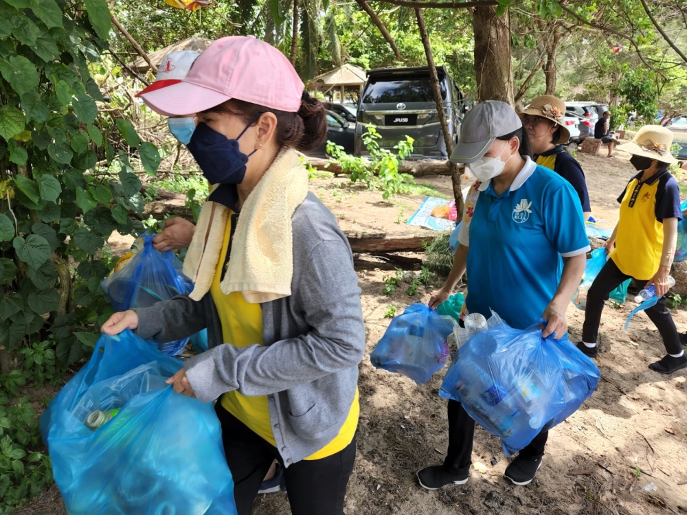 柔：文告：南马协会120人温馨参与环保净滩家庭日