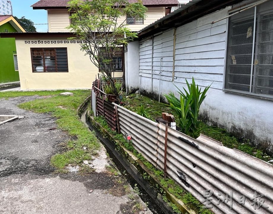 沟渠未提升来不及排水 甘榜帆迦南马登雅逢雨淹