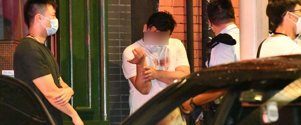 港中环云咸街枪击斩人案3人伤1人背部中枪　警拘3人