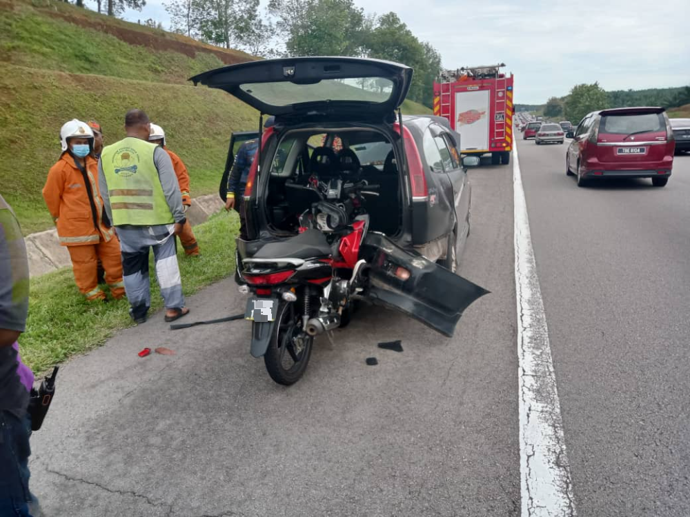 （大北马）猛撞停紧急车道轿车，骑士死亡！