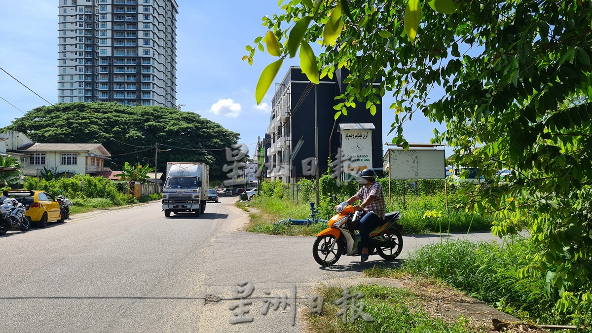 东:哥市斯里遮默浪路数个十字路口经常发生车祸，市议员将设警示牌及划禁停网格线