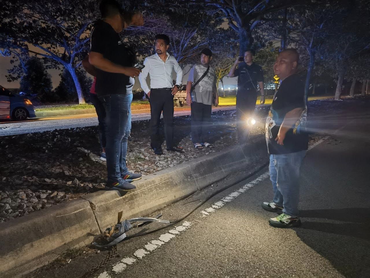 巴生警方抓获偷路灯电线团伙