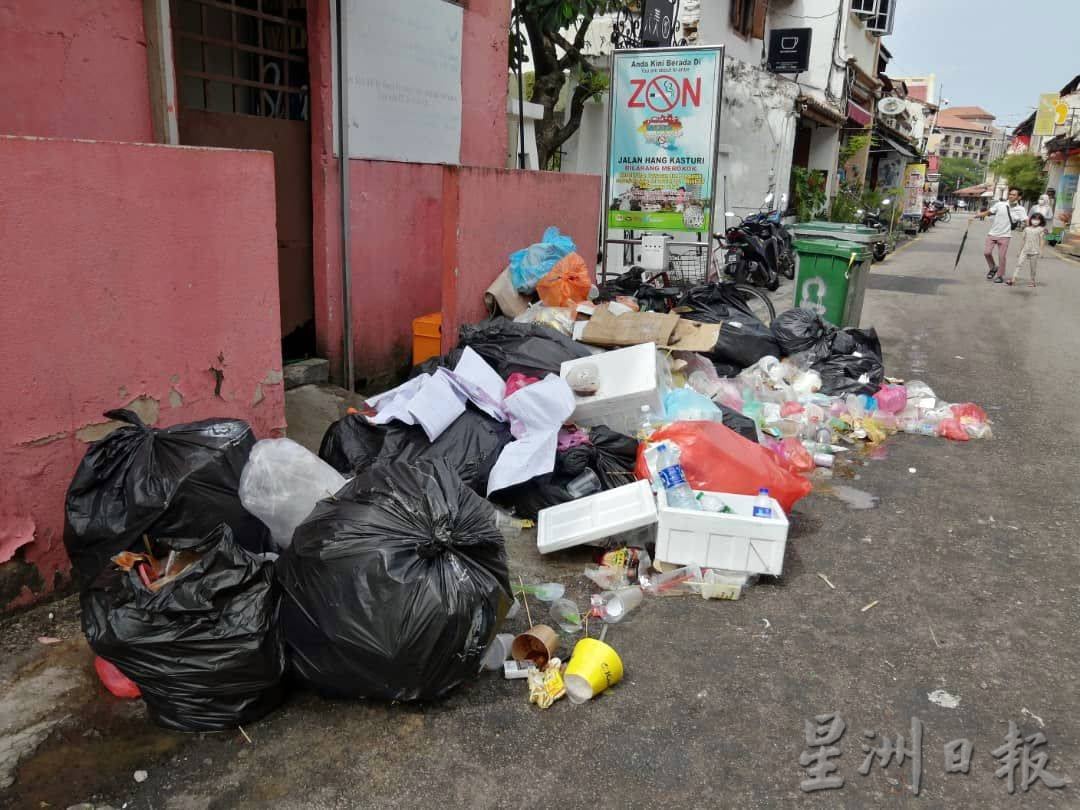 （古城第二版主文）连假游客涌入，垃圾量大增，陈炜建：有关单位已第一时间到现场清理及打包