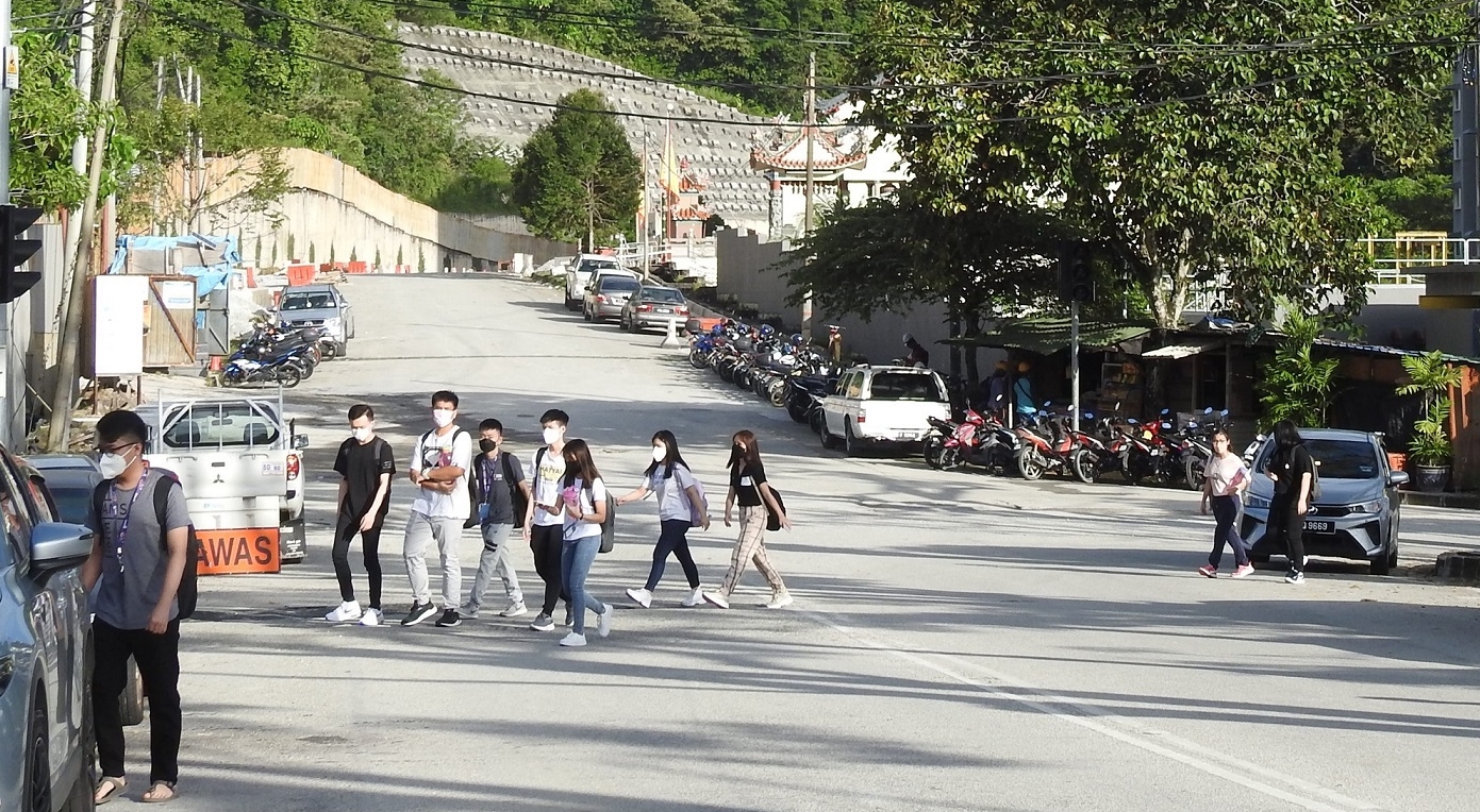 （大北马）拉曼大学学院槟城分院师生新学年全体回归校园，丹绒武雅水池路社区又见青春身影