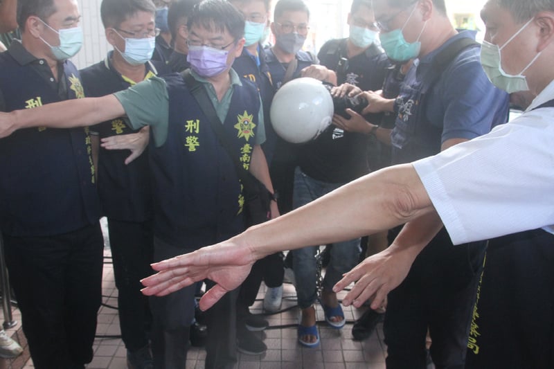 台杀警全民缉凶险抓错人！　 逃亡17小时后 台南杀警案嫌犯 落网