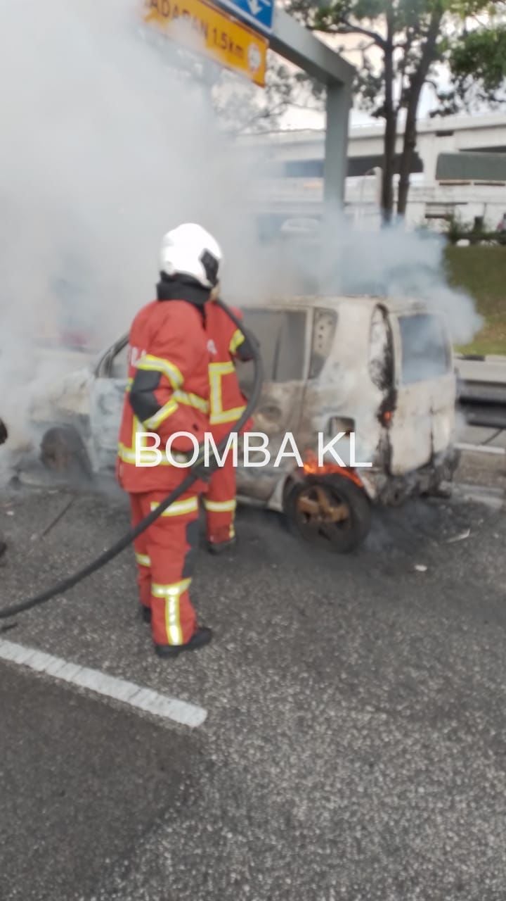 隆芙大道火烧车 女司机逃