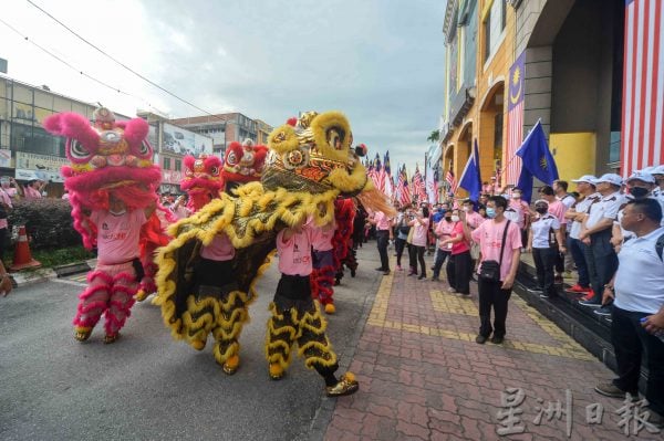 供FB／“百里文化火炬行”历时4个月走过7县12站 圆满落幕，5千人游行见证