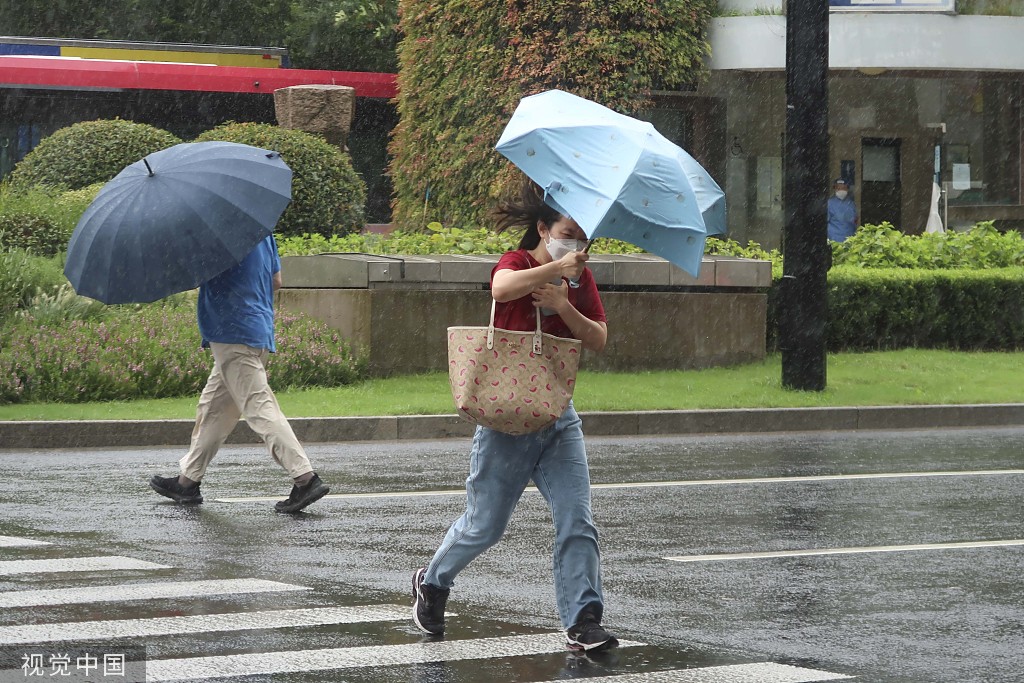 台风轩岚诺带来狂风暴雨 浙江疏散逾31万人