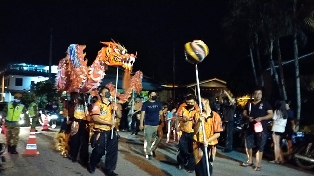 各族提灯笼共庆中秋大马日 300人点亮文德甲新村